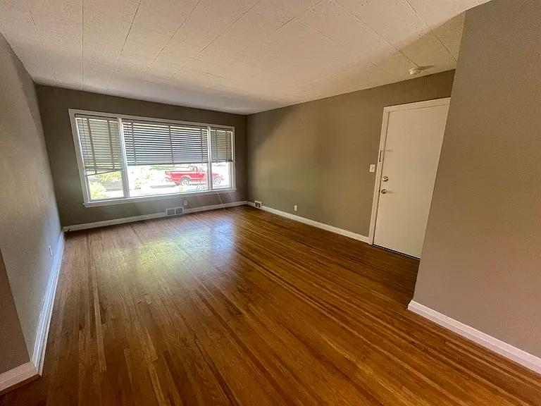 1170 Castlevale Dr #2 — Photo 5