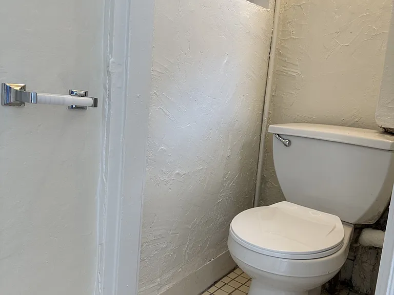 530 W 50th St #4B — Photo 5