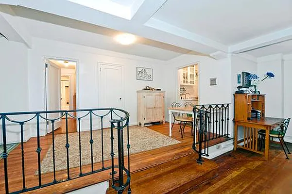 Rented by Bank Neary | media 20