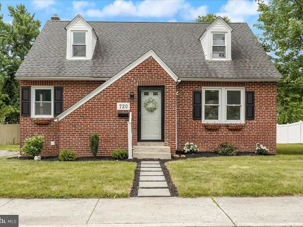 720 W Race St, Stowe, PA 19464