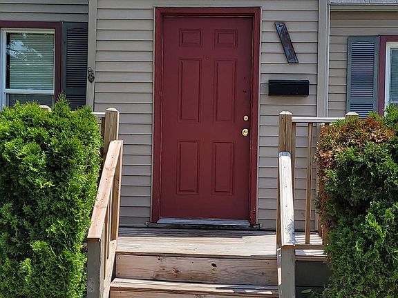 2nd image of 702 Ontario St