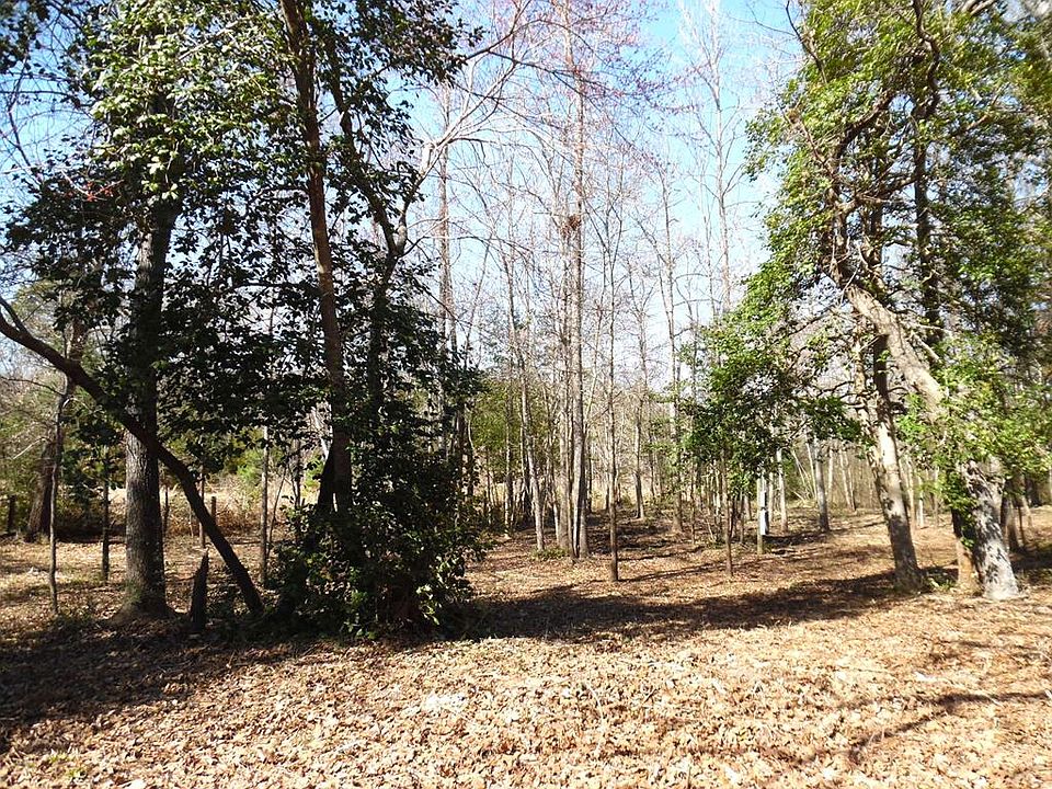 1st image of 2 Maple Dr