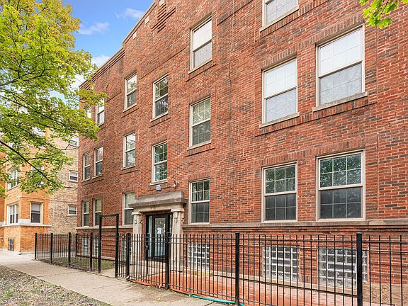 2nd image of 3549 W Ainslie St #2