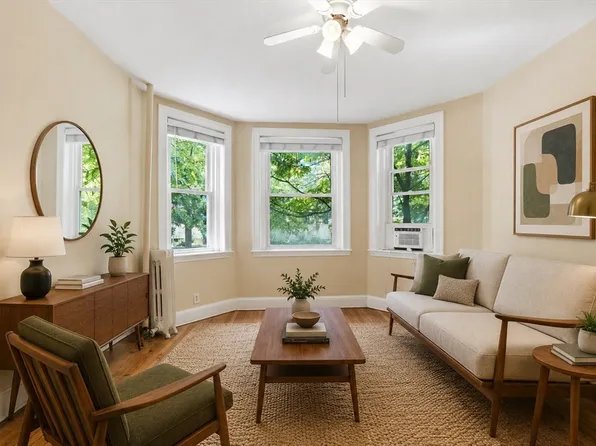 55 Thatcher St APT 1, Brookline, MA 02446