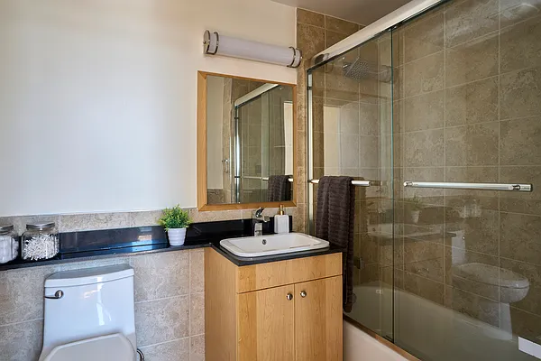 Rented by SERHANT. | media 19