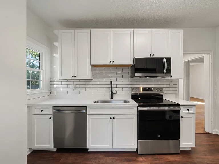 2312 Maple St — Photo 3