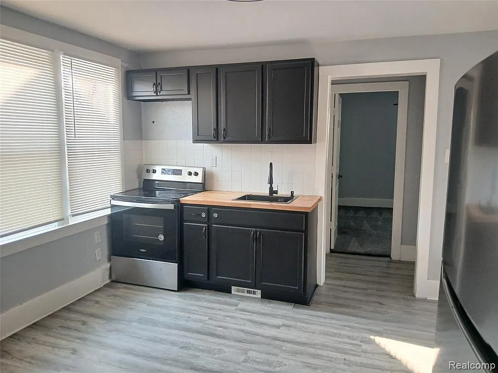 2 bed, 1.0 bath, 1680 sqft, $1,200 — Photo 3