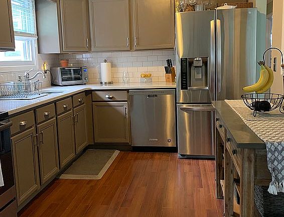 3rd image of 15 Oak St