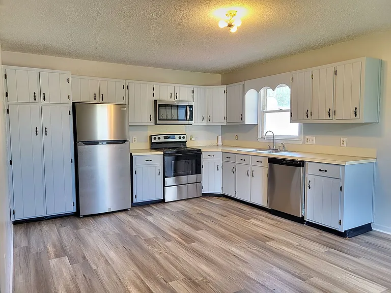 4764 Burnam Ln — Photo 3