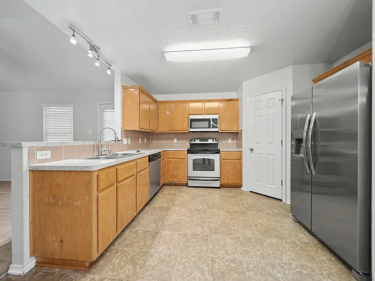 1123 Marlee Cir — Photo 6