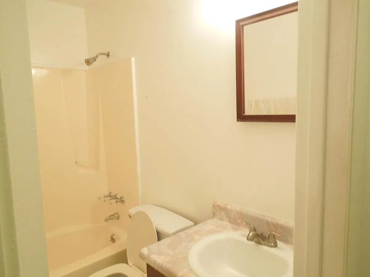 2 bed, 1.5 bath, 980 sqft, $1,295 — Photo 2