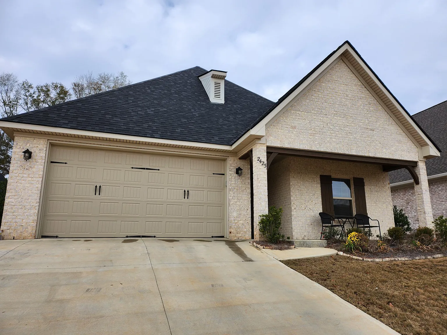 3 bed, 2.5 bath, 2335 sqft, $2,390 — Photo 4
