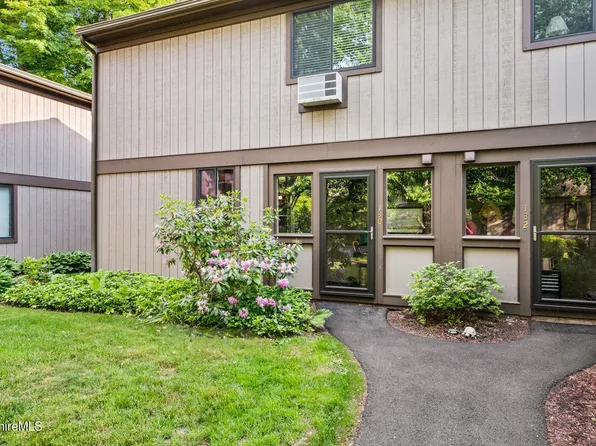 130 S Hemlock Ln, Williamstown, MA 01267