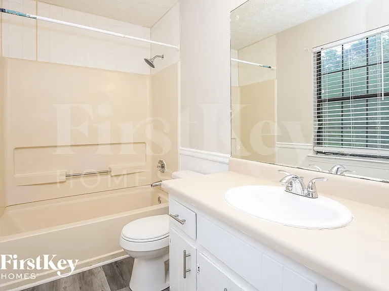 3800 Charlotte Dr — Photo 8