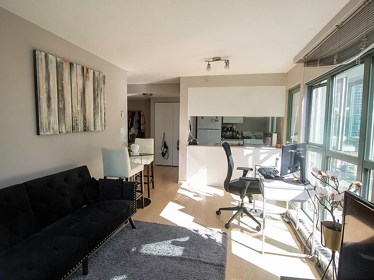 1188 Howe St #802 — Photo 5