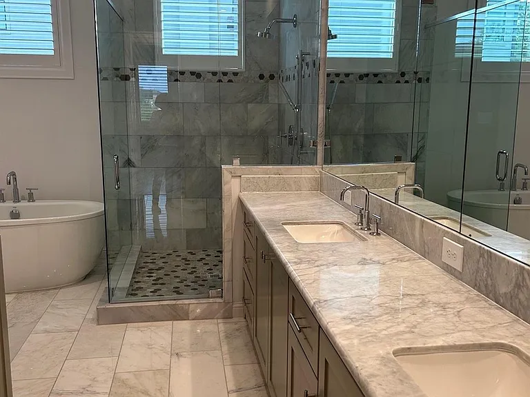 2548 N Bay Pl — Photo 3