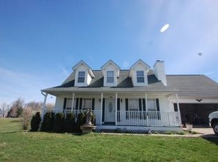 140 Rolling Oaks Dr, Vine Grove, KY 40175
