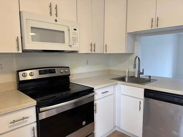 2900 NW 42nd Ave #A104 — Photo 4