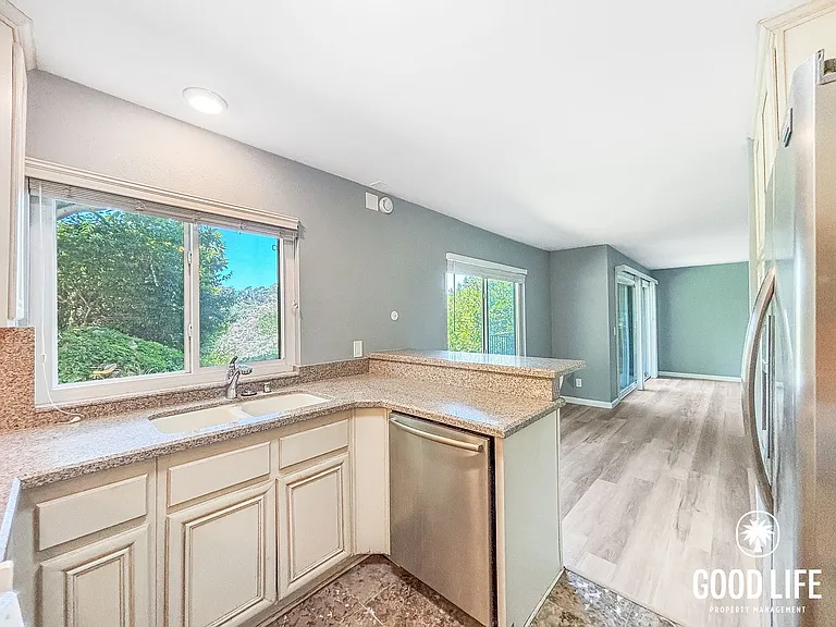 4306 6th Ave — Photo 3