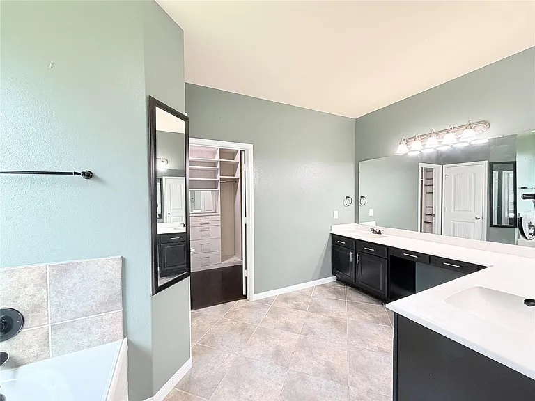 1242 S Maple Dr — Photo 14