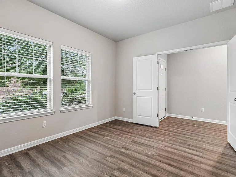 616 Sigourney Way — Photo 13