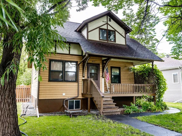 1013 8th Ave N, Fargo, ND 58102