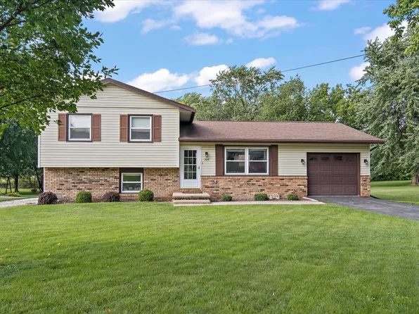 306 E Adams St, Towanda, IL 61776