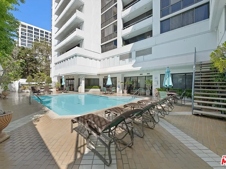 10660 Wilshire Blvd #705 — Photo 38