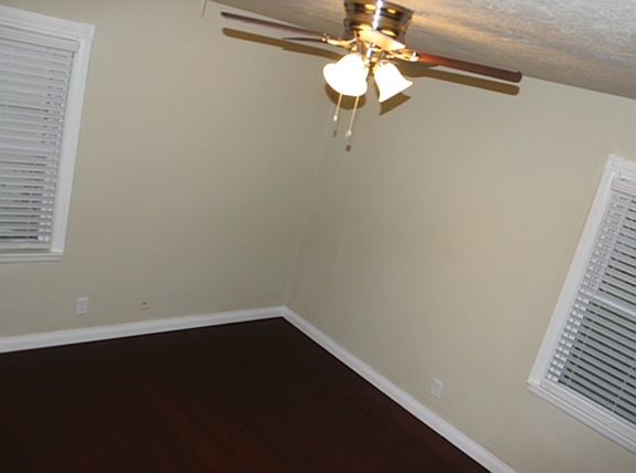 3rd image of 3915 W 41st Pl