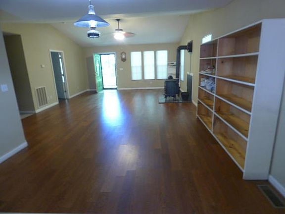 4th image of 119 Shady Shore Ln