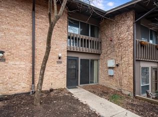 5906 Meadow Dr, Lisle, IL 60532