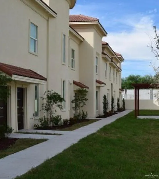 2 bed, 2.5 bath, 1345 sqft, $1,500 — Photo 3