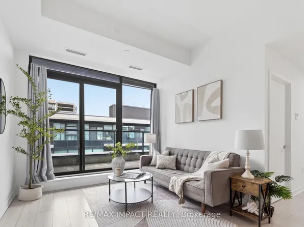 1614 Charles St #522, Whitby, ON L1N 0P4