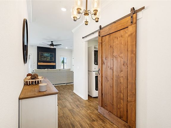 4th image of 145 S Geranium Ln