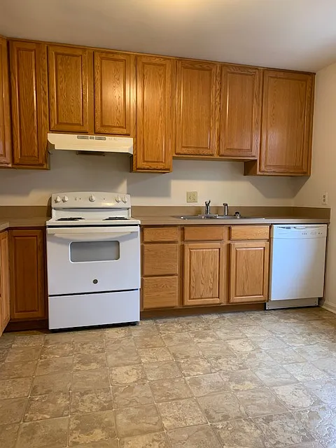 3 bed, 1.5 bath, 1156 sqft, $1,650 — Photo 4