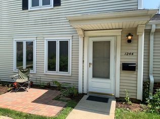 1244 Cove Dr #1244, Prospect Heights, IL 60070