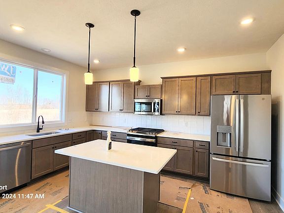5th image of 7495 Shorewood St
