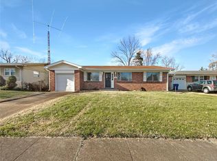24 Hammes Dr, Florissant, MO 63031