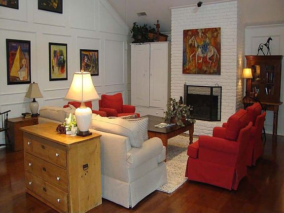 3rd image of 704 Loch Lomond Dr