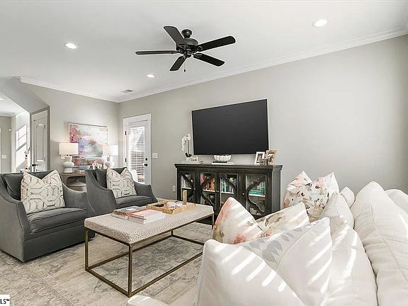 5th image of 12 Ridge Knoll Cir