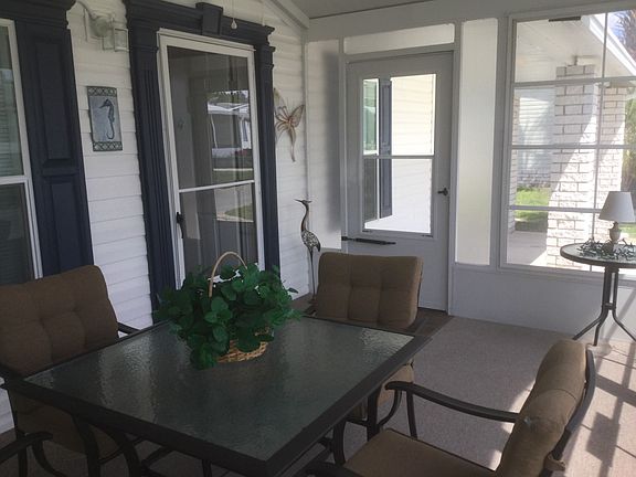 5th image of 628 Garden View St