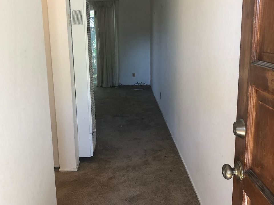 1st image of 225 Lometa Ave #9
