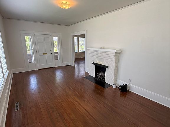 2nd image of 160 Ivy St