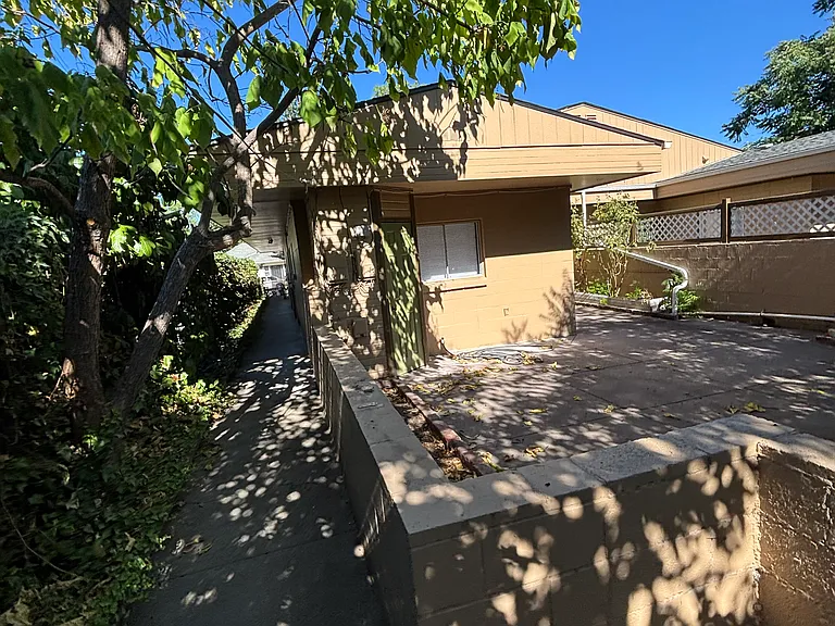 614 J St — Photo 15