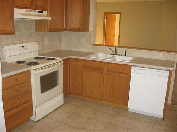 5th image of 1810 Hickory Ln