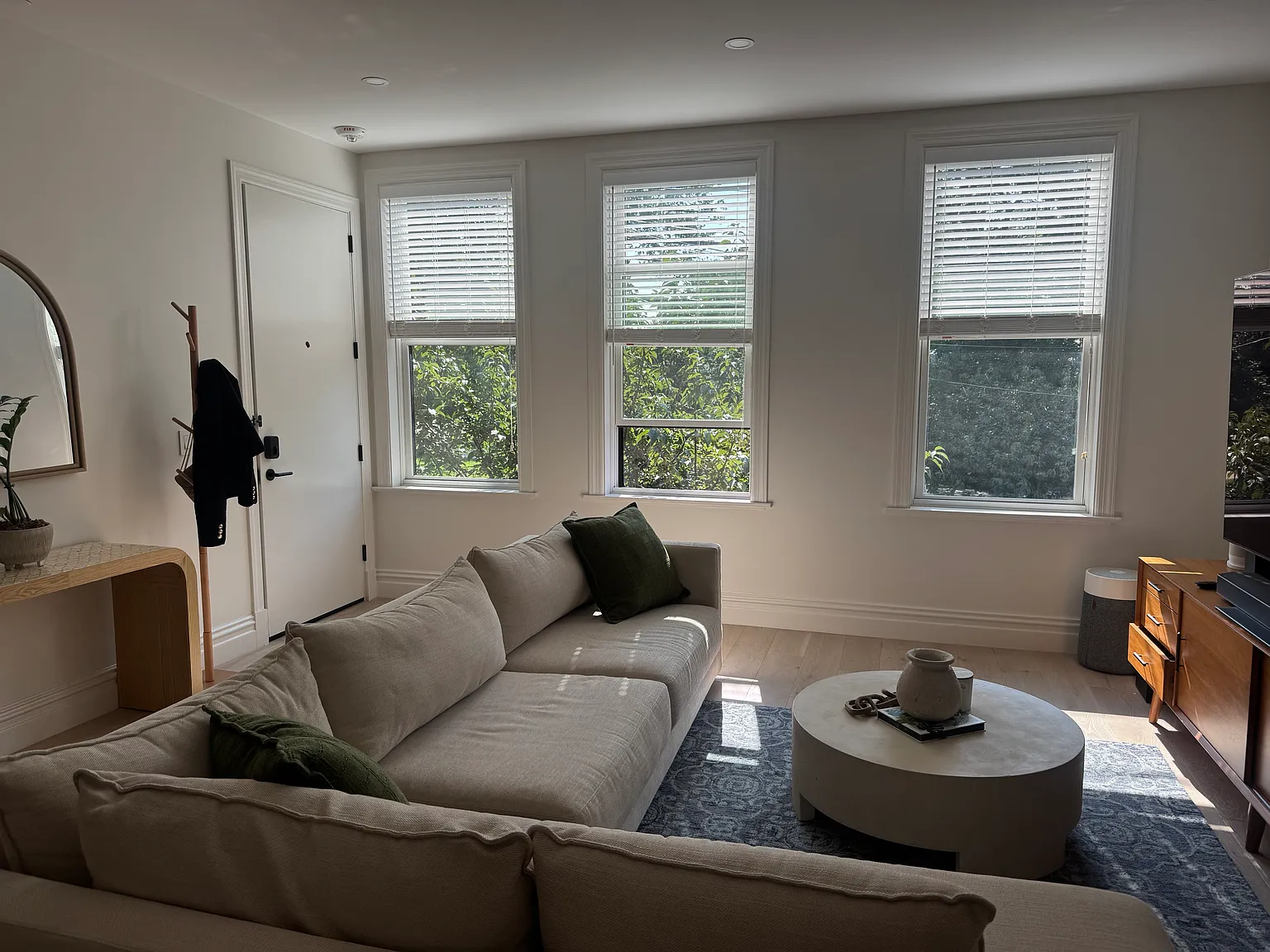 3 bed, 1554 sqft, $4,900 — Photo 2
