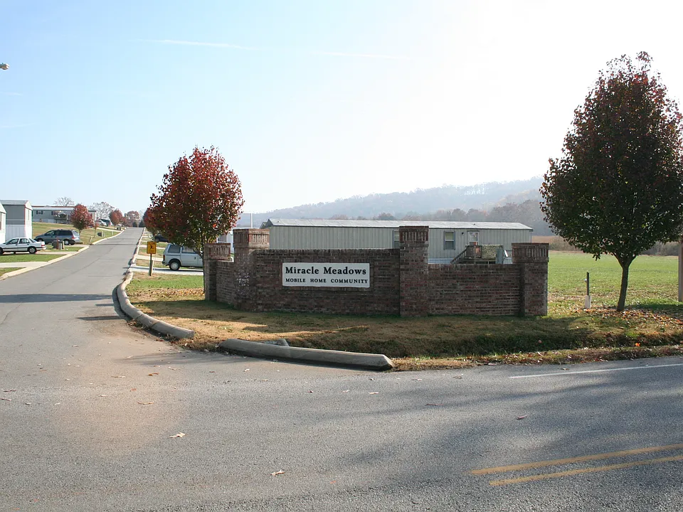128 Clover Ln