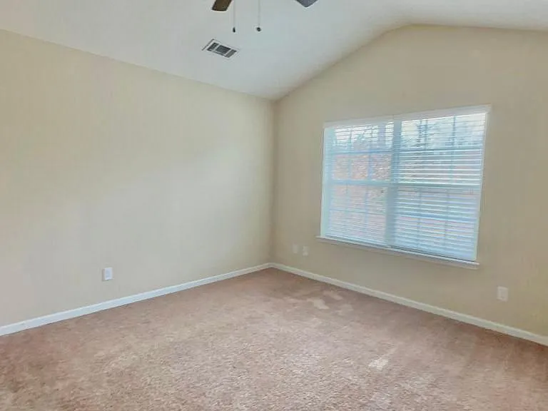 4032 Queensbridge Rd — Photo 10