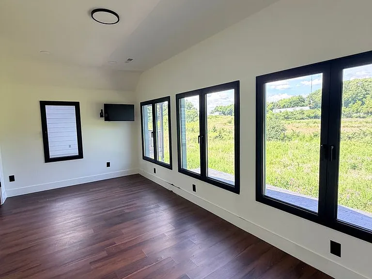 3535 Oswald St — Photo 11