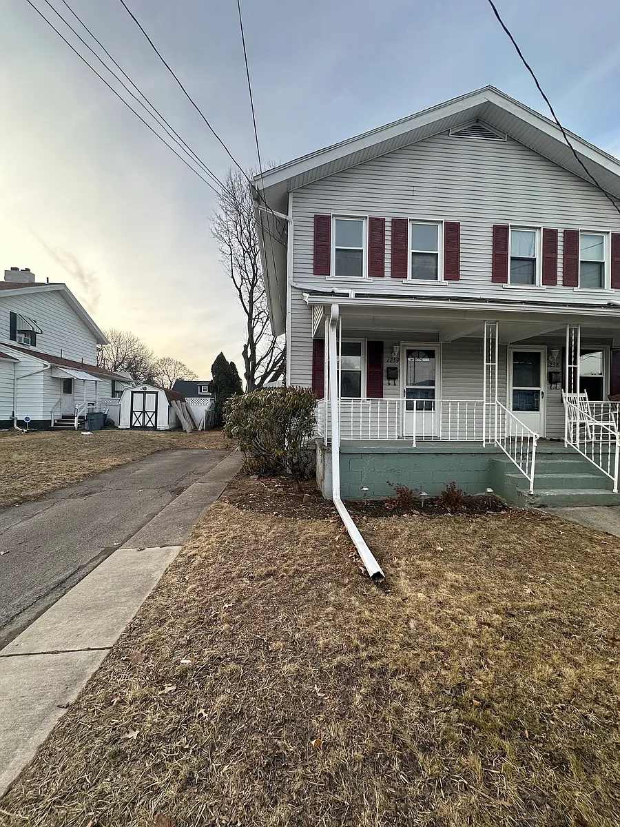 Building Photo - 1259 Sively St